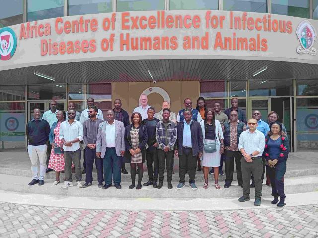 Photo Pose for 𝐒𝐞𝐦𝐢𝐧𝐚𝐫 𝐨𝐧 𝐅𝐨𝐨𝐝 𝐒𝐲𝐬𝐭𝐞𝐦𝐬 𝐚𝐧𝐝 "𝐎𝐧𝐞 𝐇𝐞𝐚𝐥𝐭𝐡"